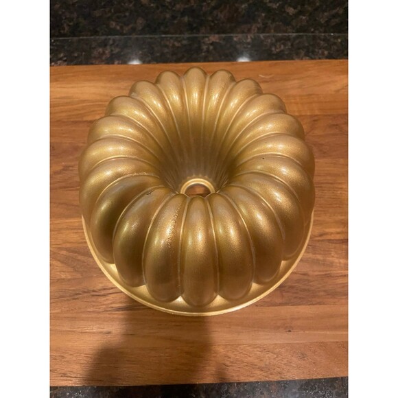 Nordic Ware Elegant Party Gold Bundt Pan - Picture 3 of 9